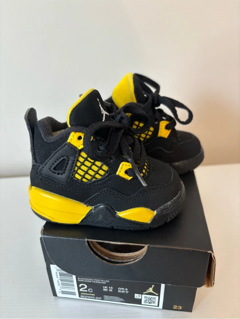Air Jordan Toddler's Black/Yellow Retro Thunder 2023 Basketball 2C